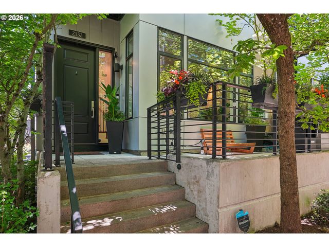 2132 Nw 16TH Ave, Portland, OR 97209