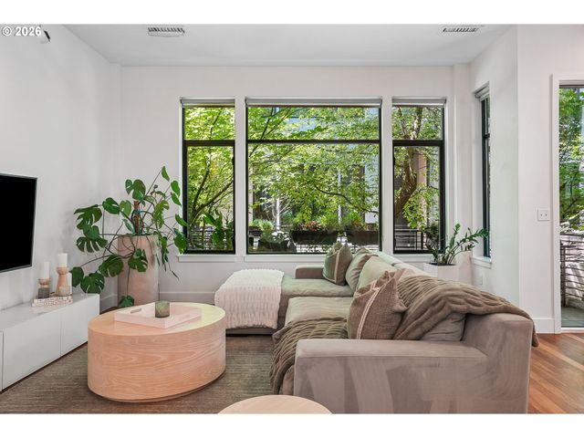 2132 Nw 16TH Ave, Portland, OR 97209