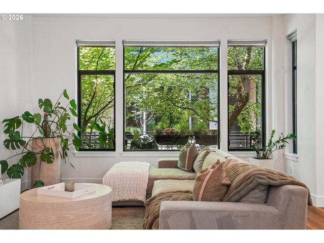 2132 Nw 16TH Ave, Portland, OR 97209