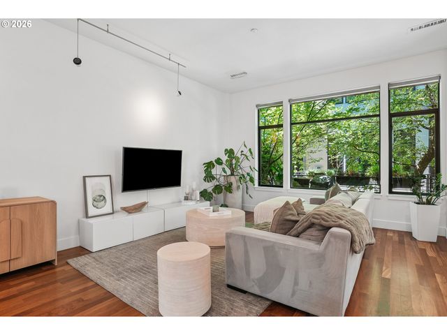 2132 Nw 16TH Ave, Portland, OR 97209