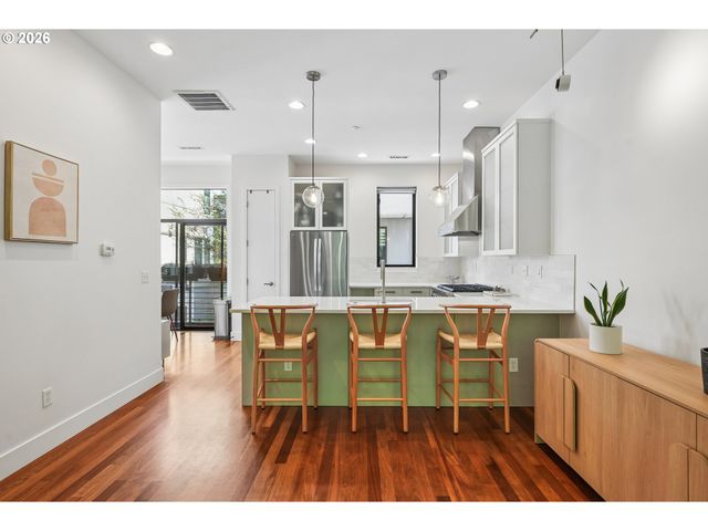 2132 Nw 16TH Ave, Portland, OR 97209