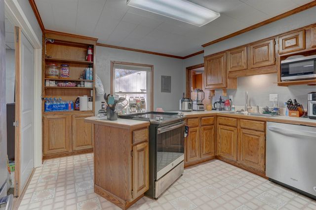 1110 E 8th Ave, Winfield, KS 67156