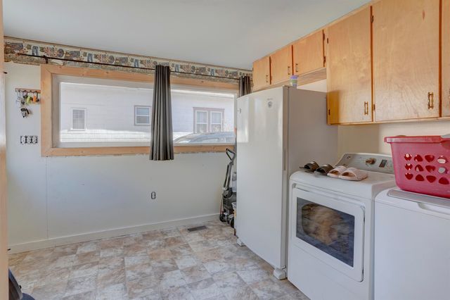 1110 E 8th Ave, Winfield, KS 67156