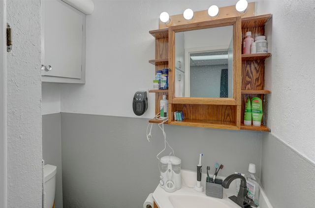 1110 E 8th Ave, Winfield, KS 67156