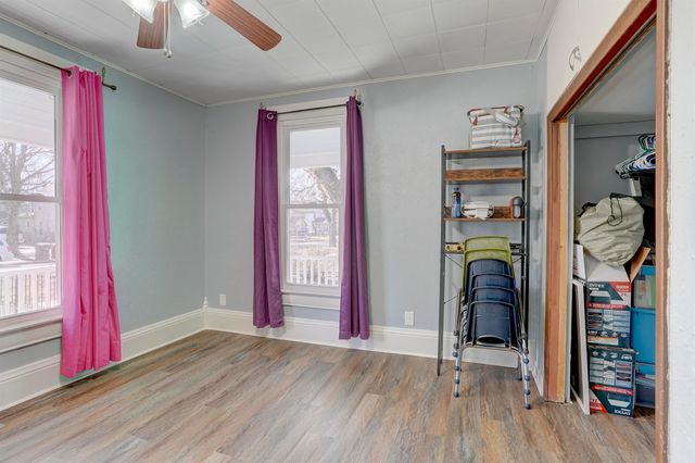 1110 E 8th Ave, Winfield, KS 67156