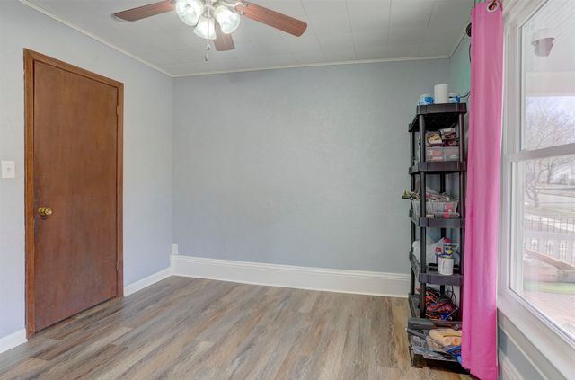 1110 E 8th Ave, Winfield, KS 67156