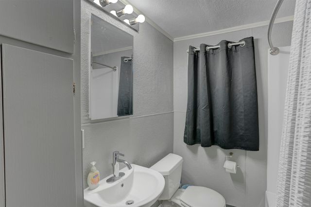 1110 E 8th Ave, Winfield, KS 67156