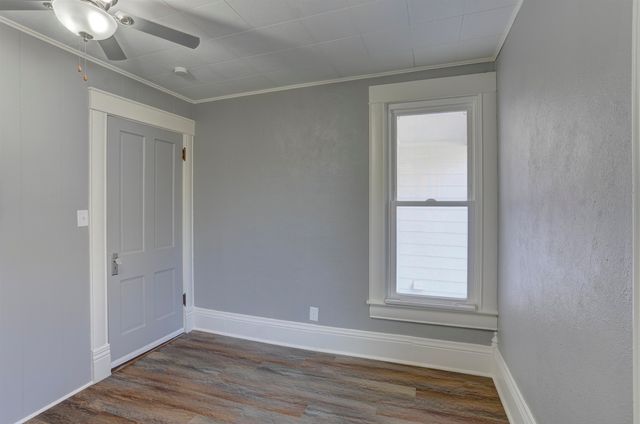 1110 E 8th Ave, Winfield, KS 67156