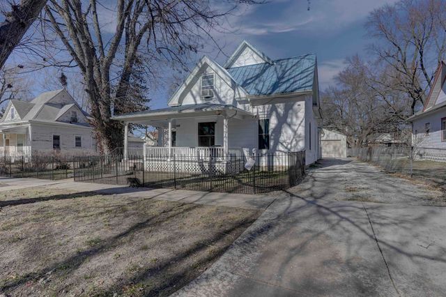 1110 E 8th Ave, Winfield, KS 67156