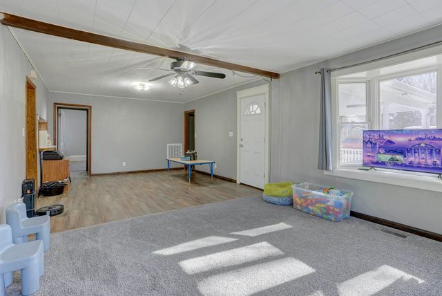 1110 E 8th Ave, Winfield, KS 67156