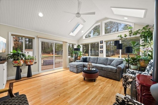 17 Barry Drive, Taunton, MA 02780