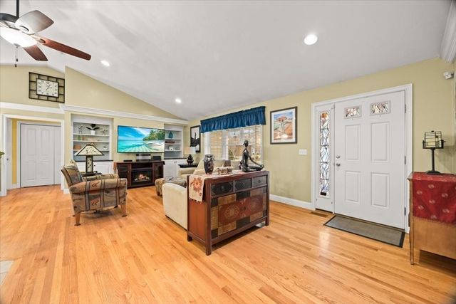 17 Barry Drive, Taunton, MA 02780