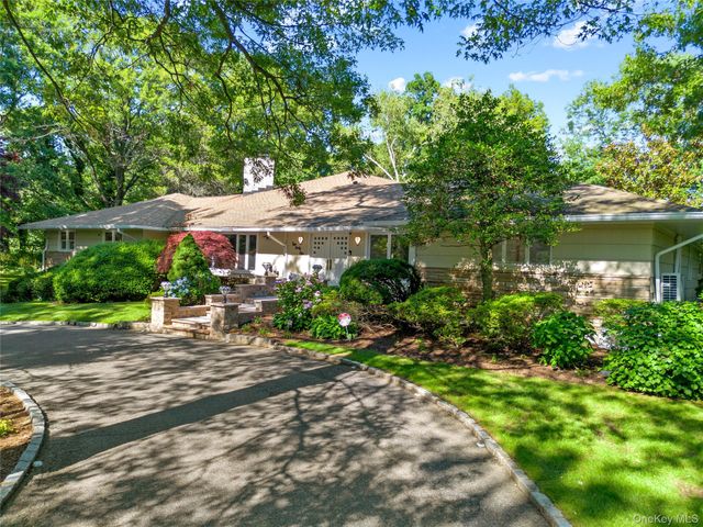249 Glen Cove Road, Old Westbury, NY 11568