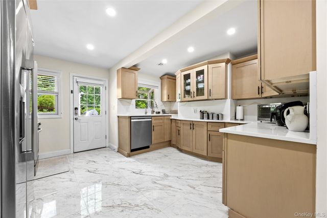 249 Glen Cove Road, Old Westbury, NY 11568