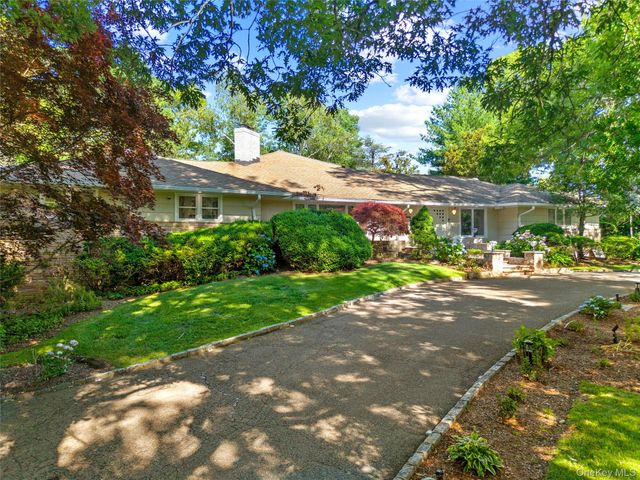 249 Glen Cove Road, Old Westbury, NY 11568