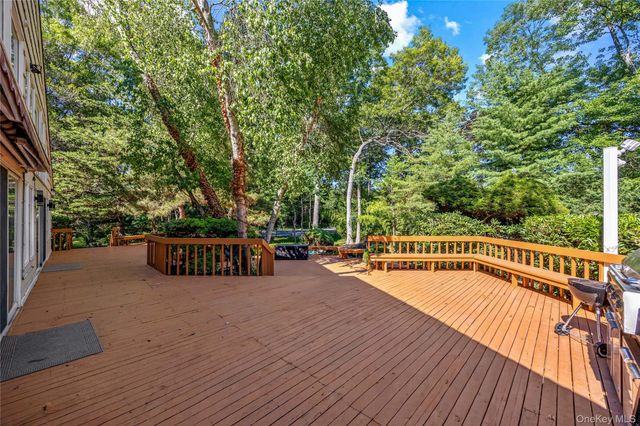 249 Glen Cove Road, Old Westbury, NY 11568