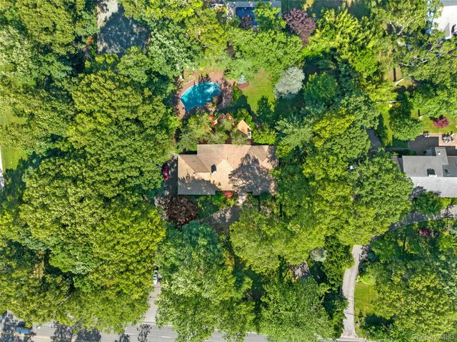 249 Glen Cove Road, Old Westbury, NY 11568