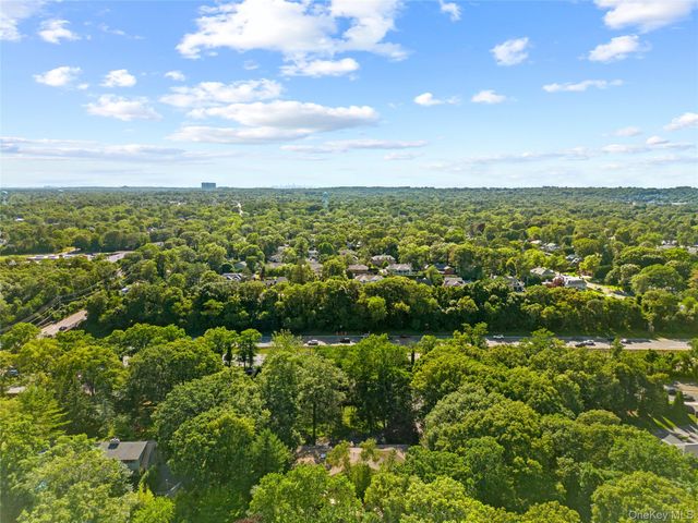 249 Glen Cove Road, Old Westbury, NY 11568