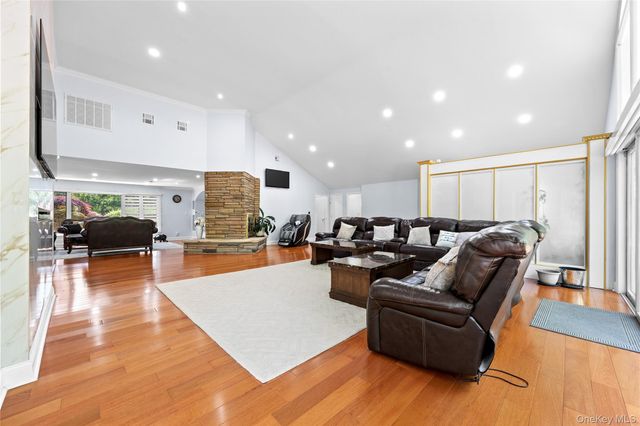 249 Glen Cove Road, Old Westbury, NY 11568