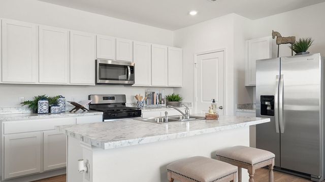 300 CONSTANZA TRL, Bastrop, TX 78602