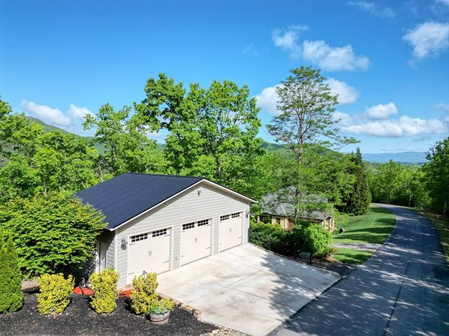 2406 Big Cove Drive, Hiawassee, GA 30546