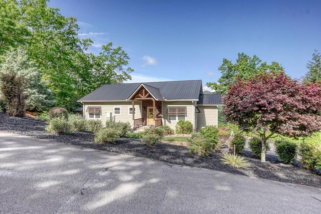2406 Big Cove Drive, Hiawassee, GA 30546