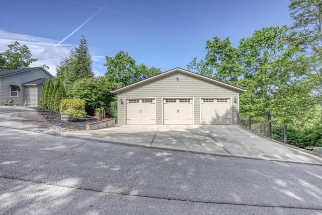 2406 Big Cove Drive, Hiawassee, GA 30546
