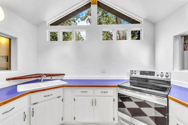 25881 Hill Street, Idyllwild, CA 92549