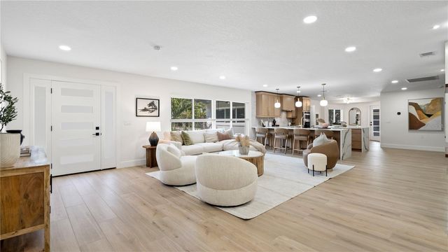4623 W BROWNING AVENUE, Tampa, FL 33629