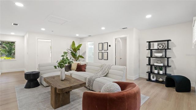 4623 W BROWNING AVENUE, Tampa, FL 33629