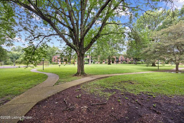 3508 Lodge Ln 123, Louisville, KY 40218