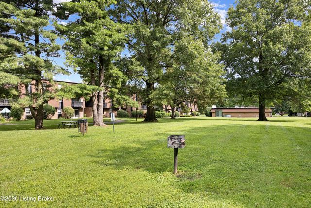 3508 Lodge Ln 123, Louisville, KY 40218