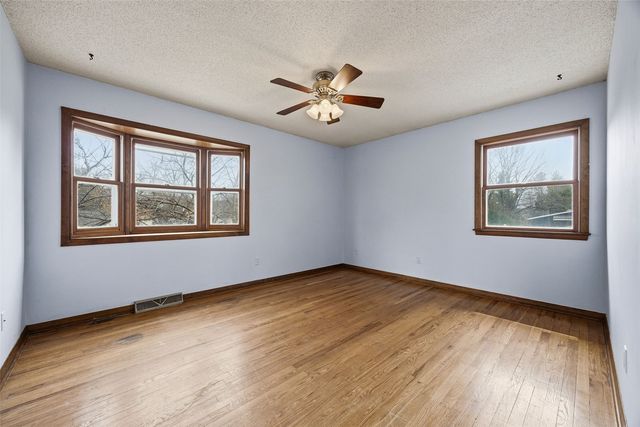 906 Talwrn, Iowa City, IA 52246