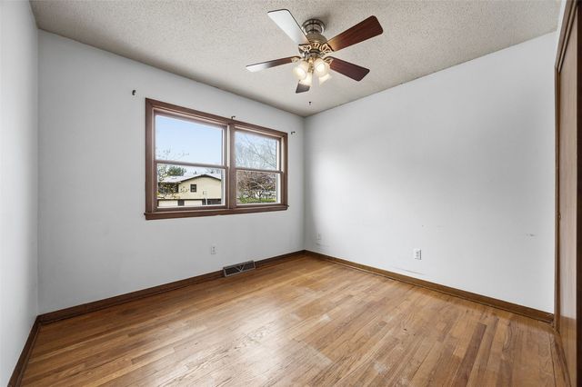906 Talwrn, Iowa City, IA 52246