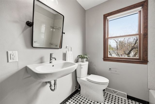 906 Talwrn, Iowa City, IA 52246