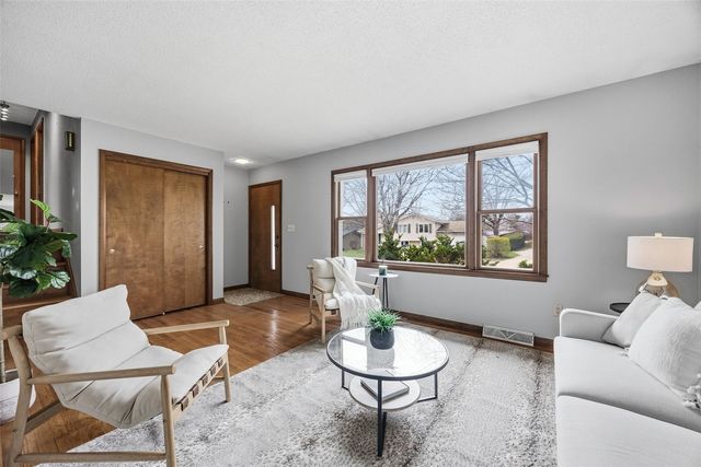 906 Talwrn, Iowa City, IA 52246