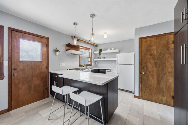 906 Talwrn, Iowa City, IA 52246