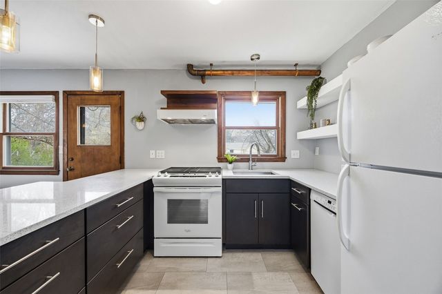 906 Talwrn, Iowa City, IA 52246