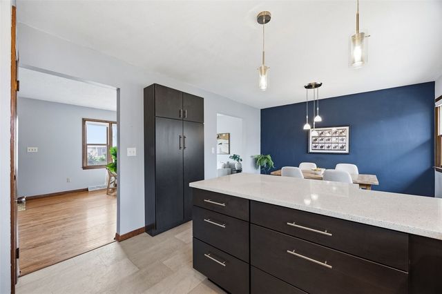 906 Talwrn, Iowa City, IA 52246