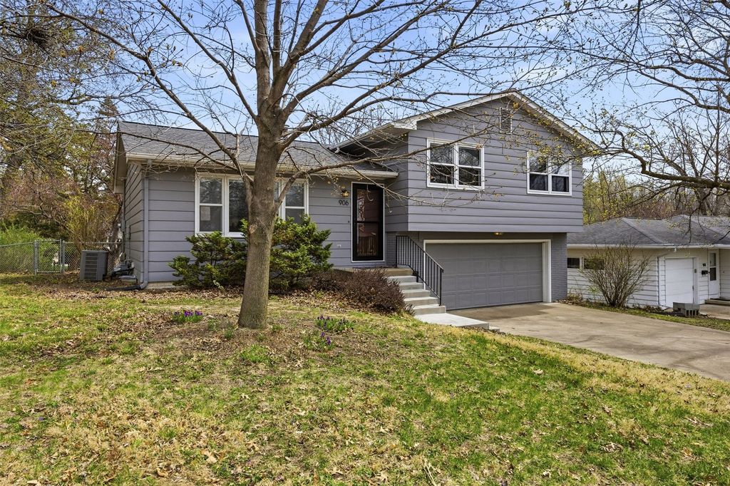 906 Talwrn, Iowa City, IA 52246