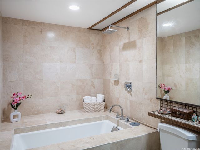 555 Hahaione Street 5C, Honolulu, HI 96825