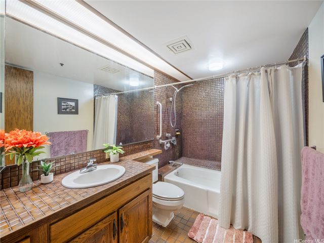 555 Hahaione Street 5C, Honolulu, HI 96825