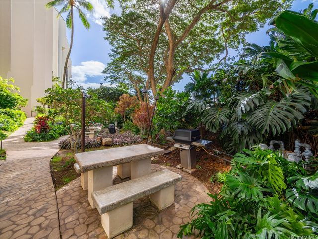 555 Hahaione Street 5C, Honolulu, HI 96825