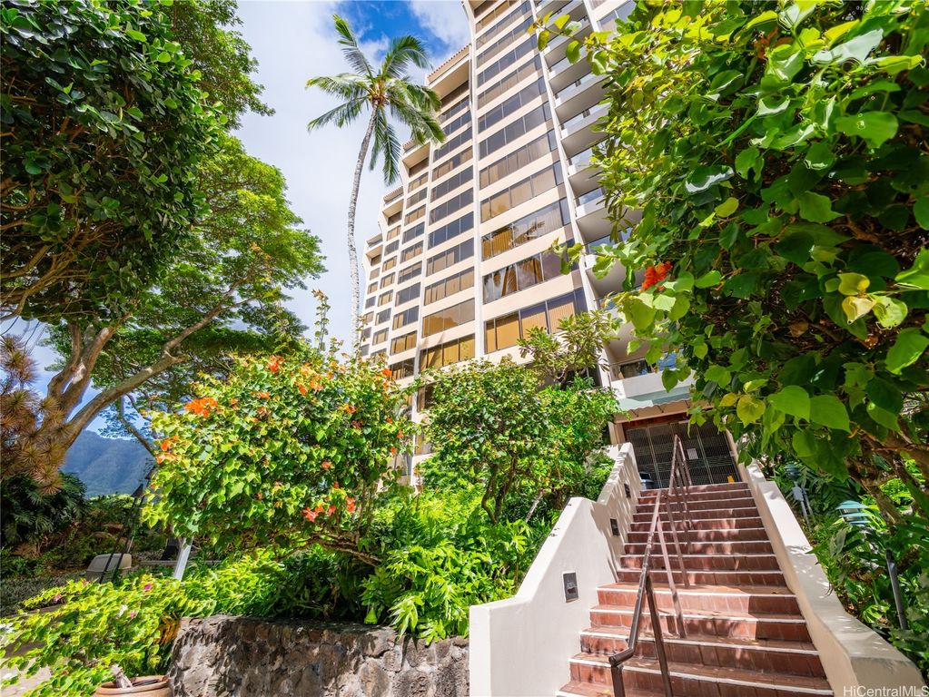555 Hahaione Street 5C, Honolulu, HI 96825