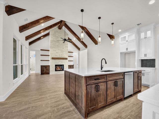 212 Desperado Court, Weatherford, TX 76088
