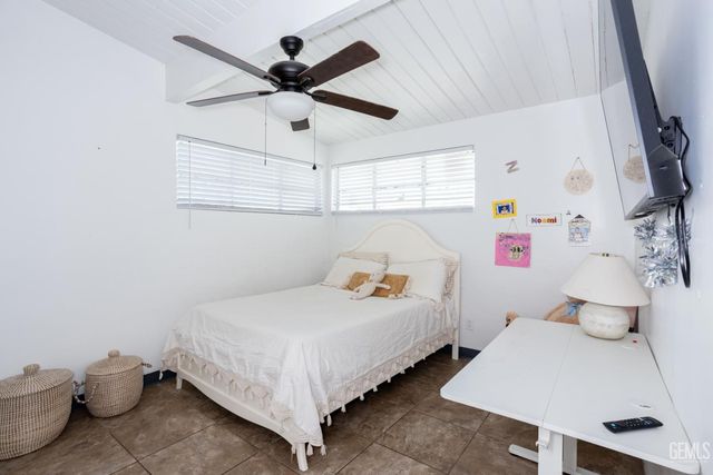 909 Oberlin Court, Bakersfield, CA 93305