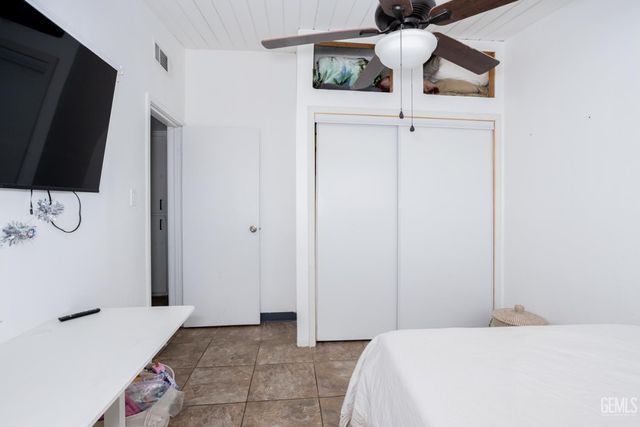 909 Oberlin Court, Bakersfield, CA 93305