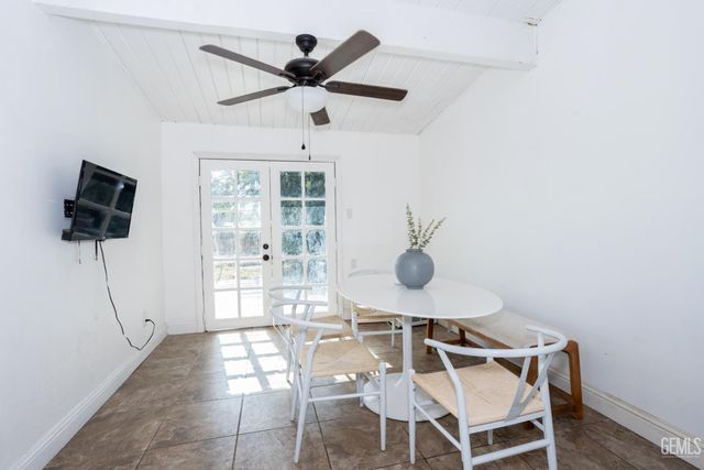 909 Oberlin Court, Bakersfield, CA 93305
