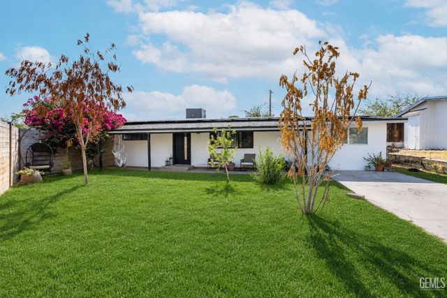 909 Oberlin Court, Bakersfield, CA 93305