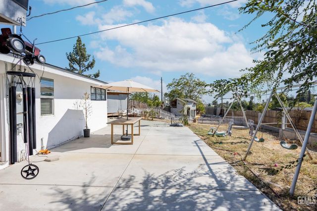 909 Oberlin Court, Bakersfield, CA 93305